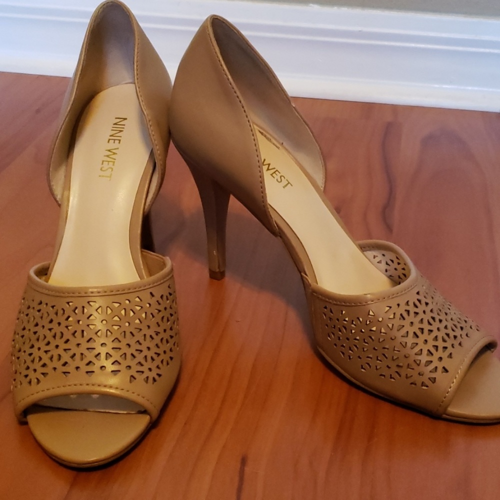 Gorgeous nude heels